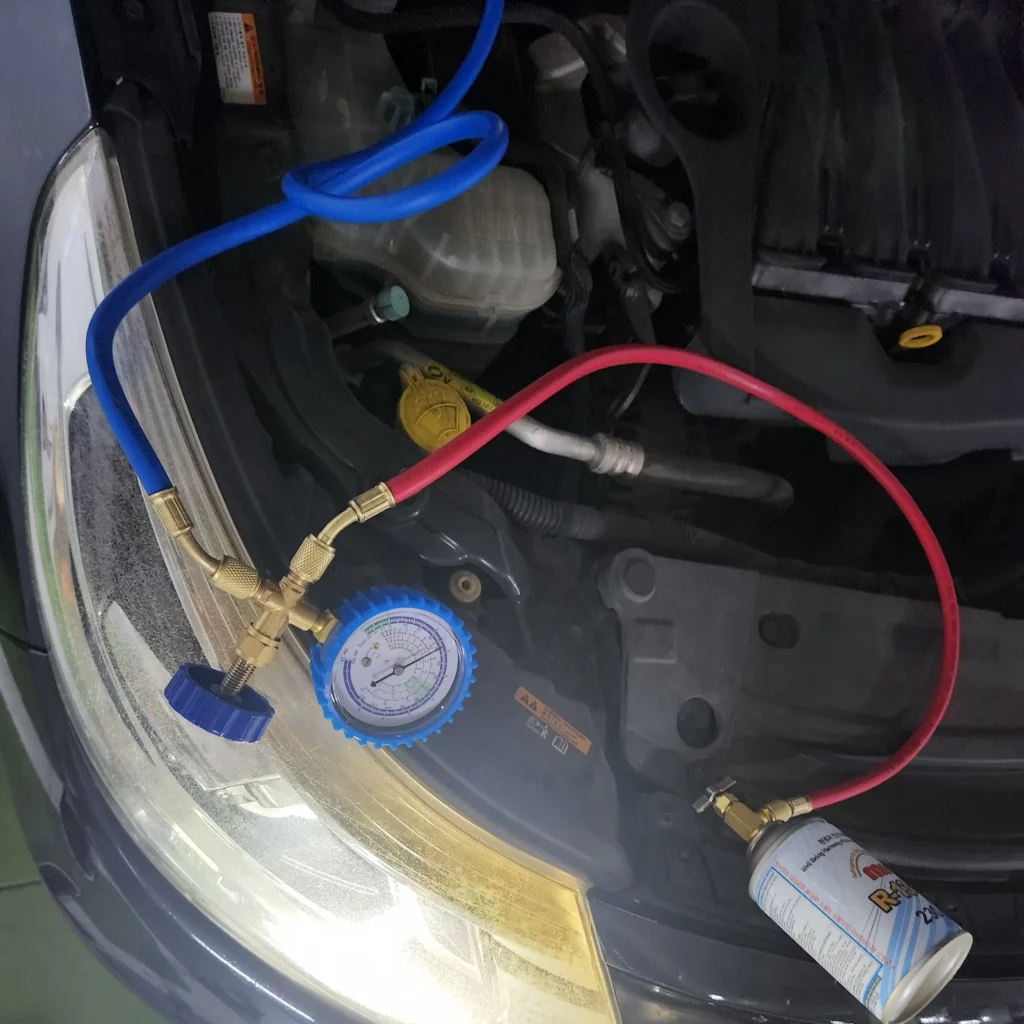 자동차 냉매 MK R-134a 가스 주입 게이지 압력 확인 이미지